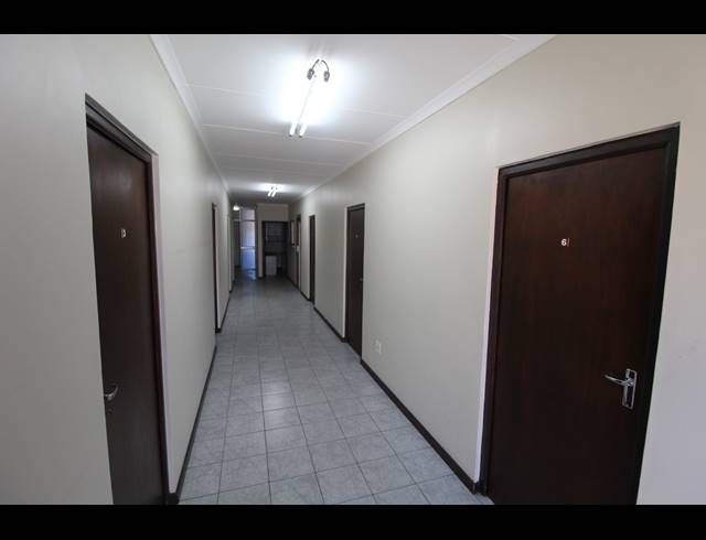 226M² BUSINESS CENTRE TO LET IN VREDENBURG